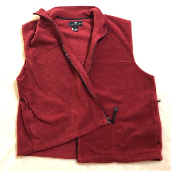 Consensus Men’s Red Vest - Picture 3 of 4
